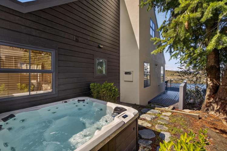 105 Goldfield Heights Queenstown_18