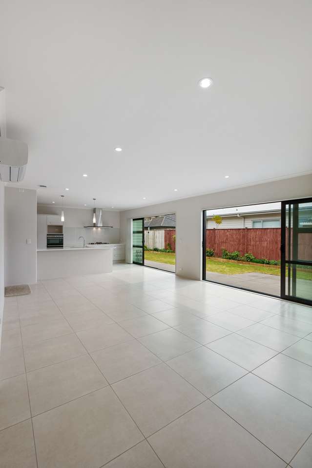 10 Andalusian Way Karaka_3