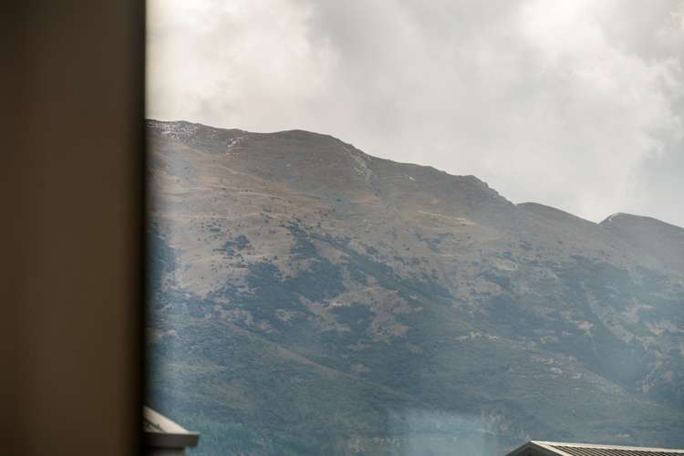 101 Burdon Loop Lake Hawea_11