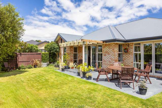 Discover the charm of Linden Grove living!