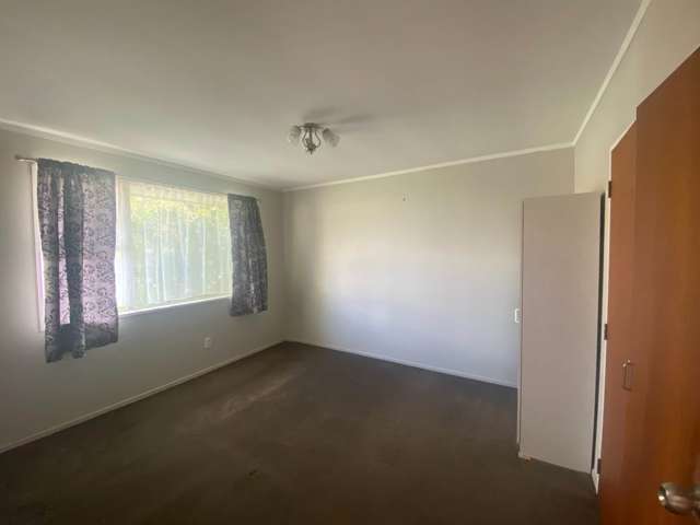 Charming & Spacious 2 Bedroom Home with an add...