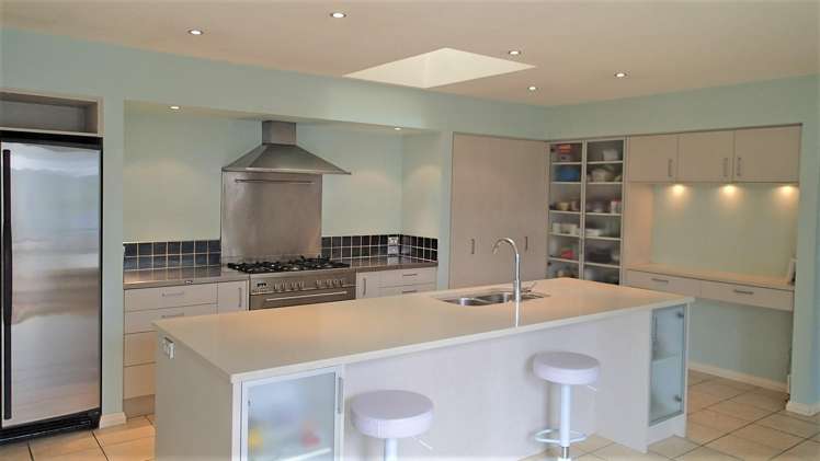 24 Glastonbury Drive Burwood_3