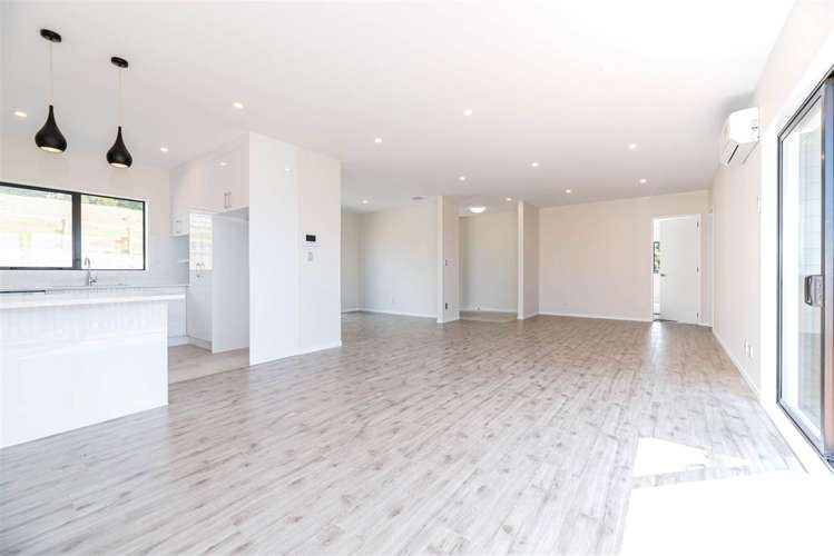 8 Myra G Place Stanmore Bay_5