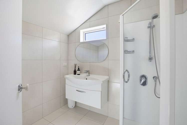 10 Countess Close Maupuia_34