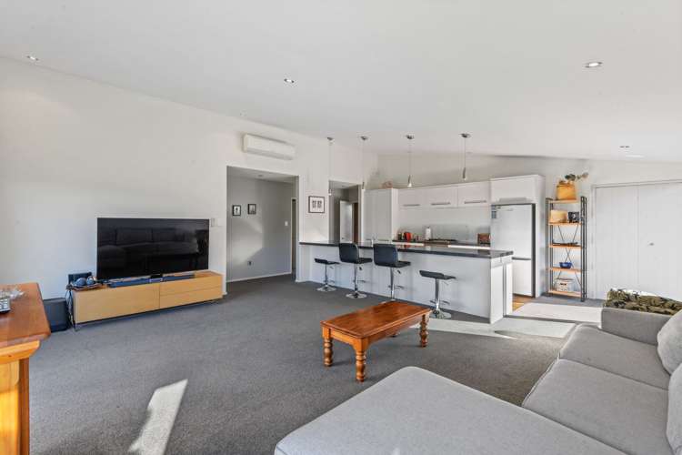 8 Tatahi Street Parklands_5