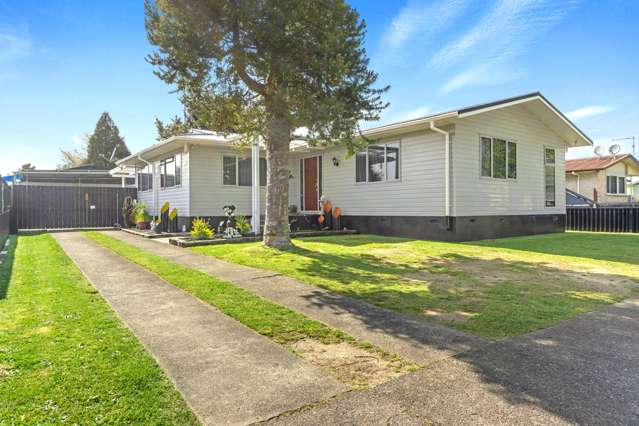 Great Family Home With Great Garaging