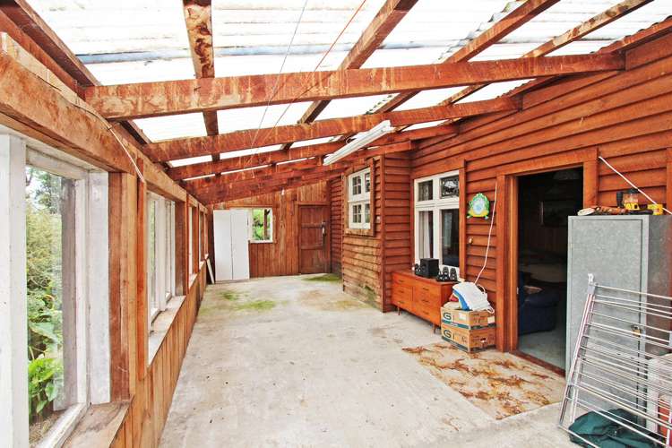 916 Fairdown Road Fairdown_11