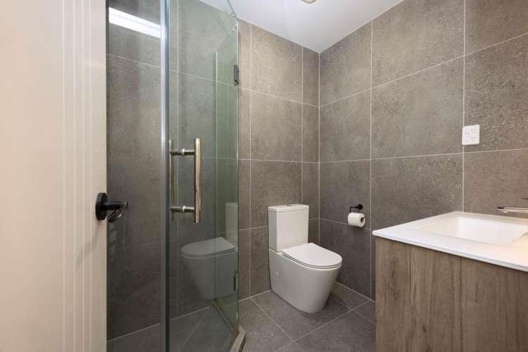 2/108 Beach Road Te Atatu Peninsula_6