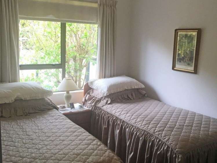 2/4 Kinloch Place Papakowhai_16