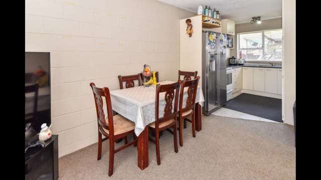 Home in Papatoetoe