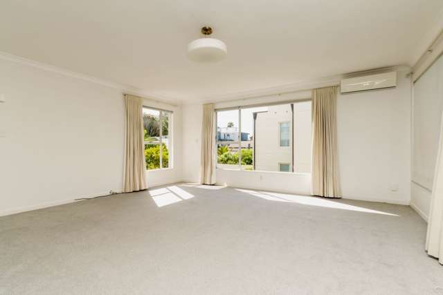 3/7 The Parade 1787_1