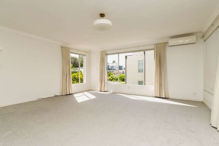 3/7 The Parade 1787_1