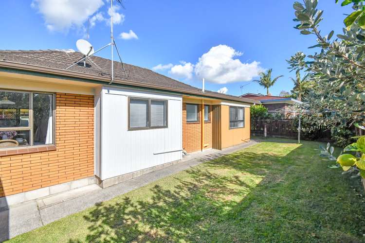 2/4 Sunshine Place Papakura_12