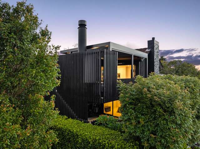 Sensational Entertainer with Sea Views