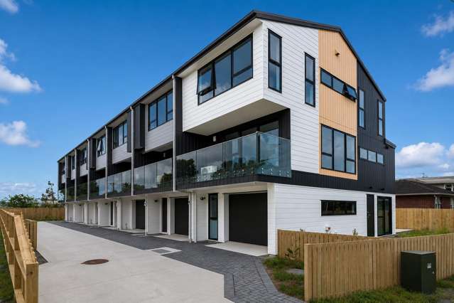 Modern Corner Townhouse with Family-Friendly Layout!