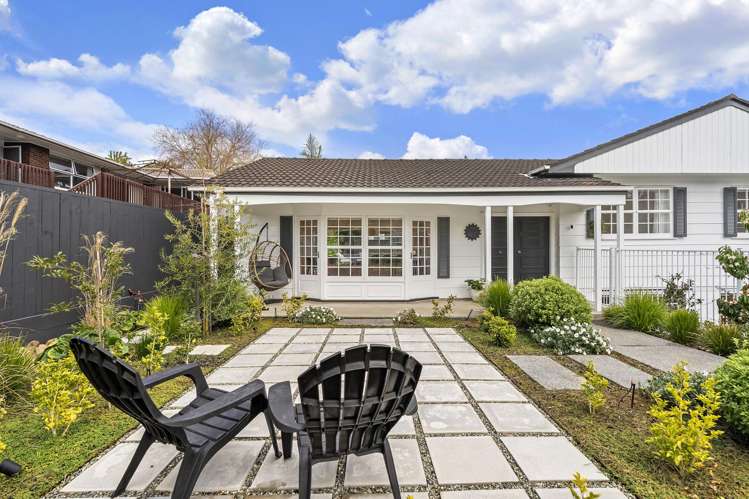 16 Pickwick Parade Mellons Bay_38