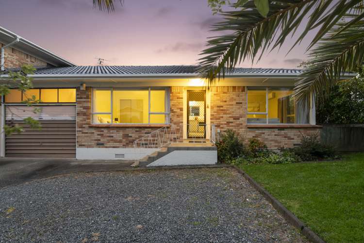 2A Ravenwood Drive Forrest Hill North Shore City Houses for Sale