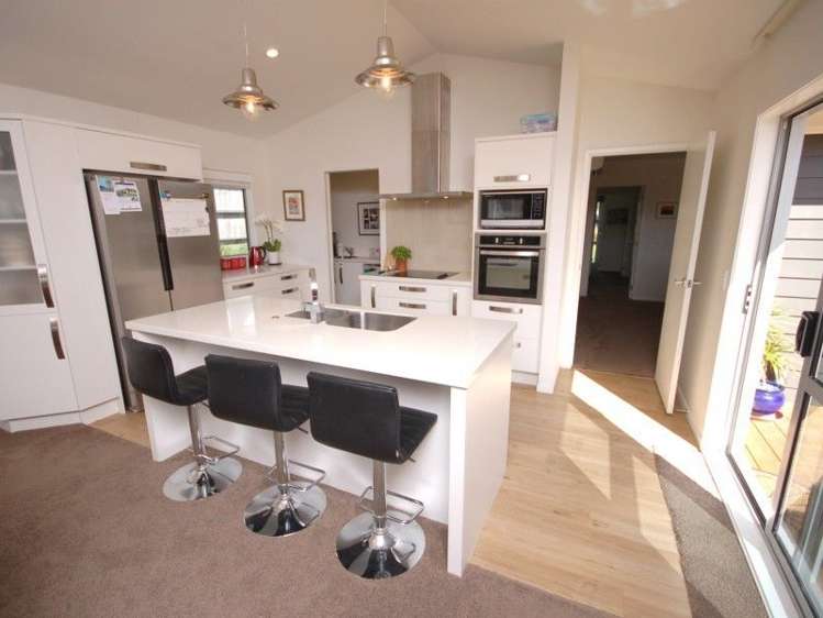 27 Magnolia Rise Waipahihi_11