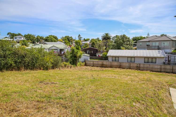 6 Sheehan Road Te Atatu South_10