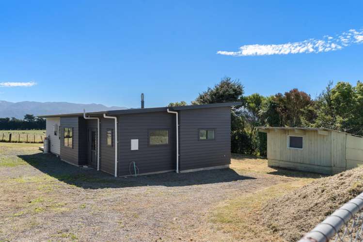 2766 Lake Ferry Road Pirinoa_15