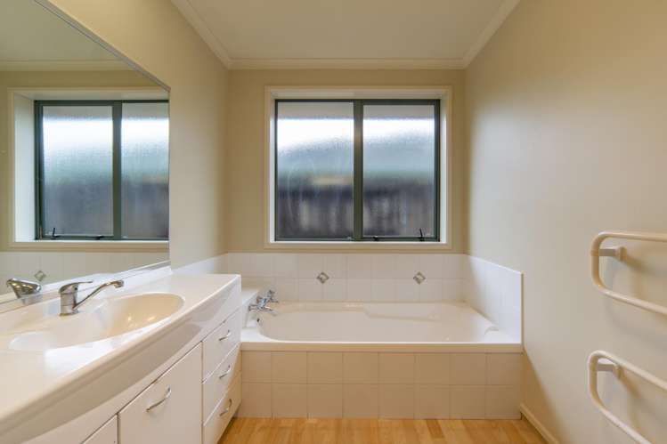 16 Earlswood Avenue Hamilton East_12