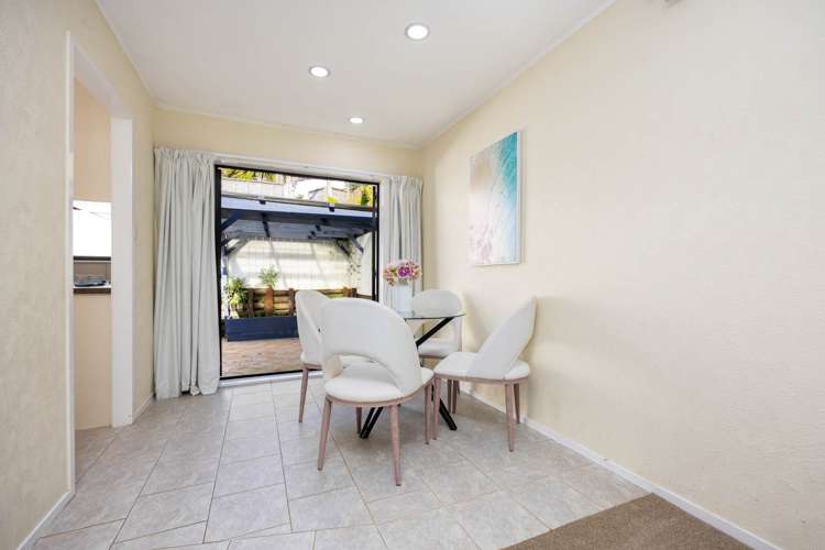 1/56 Oaktree Avenue Browns Bay_12