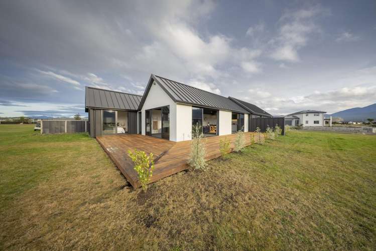 60 Takitimu Avenue Te Anau_0
