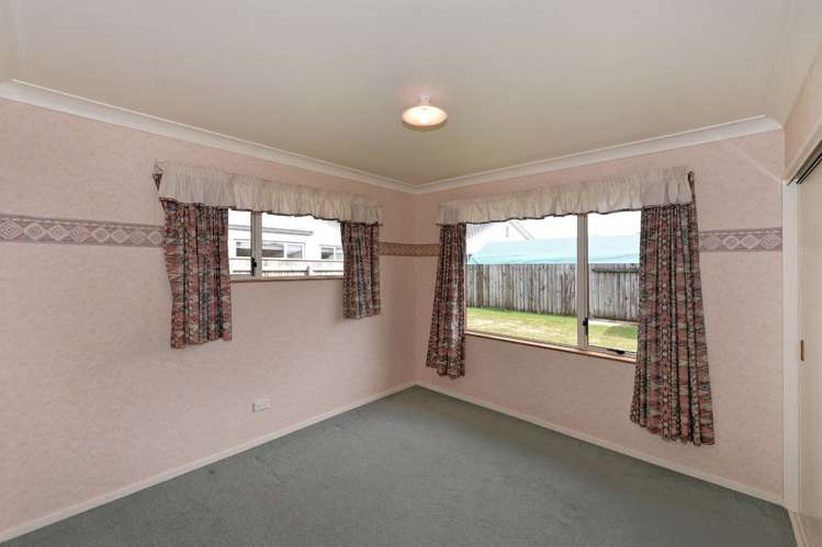 8 Holcroft Place Stoke_15