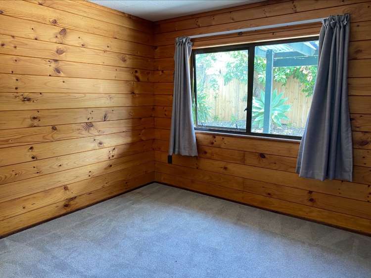 2 Gosford Drive Botany Downs_5