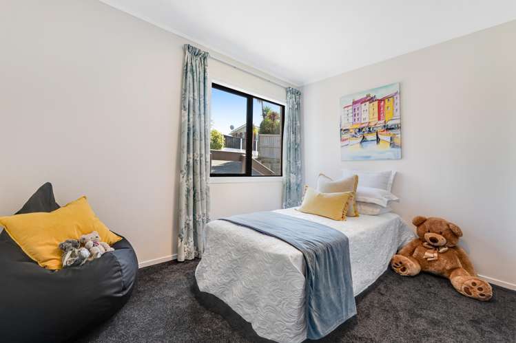 10 Oliver Twist Avenue Mellons Bay_20