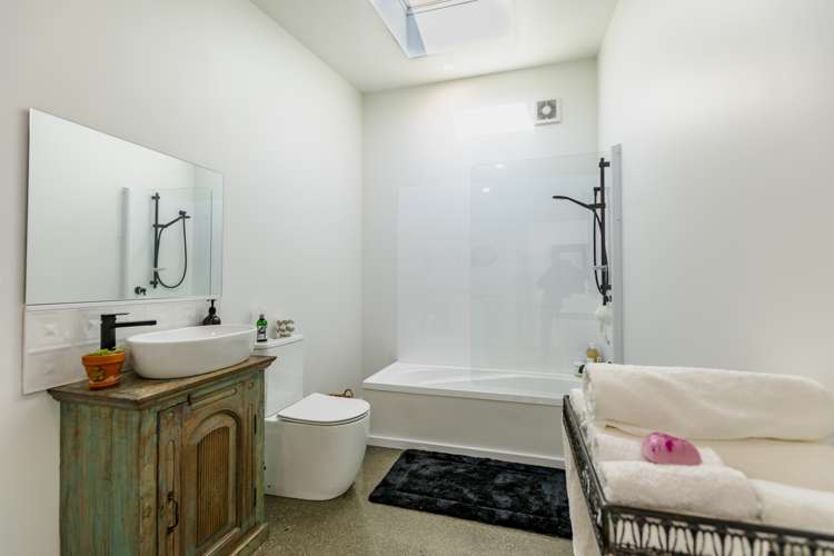 20 White Road Otane_15