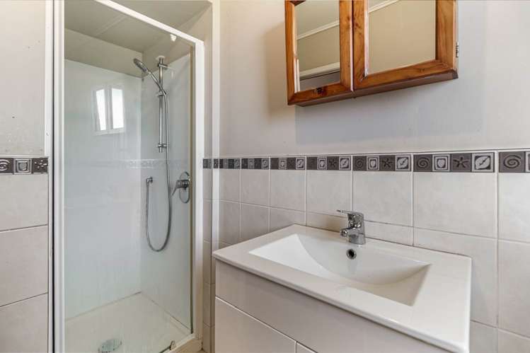 34 Kirrie Avenue Te Atatu South_13