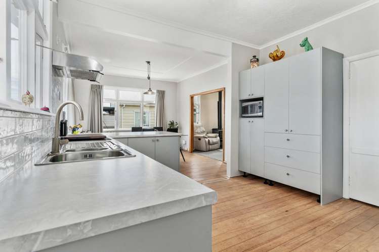 204 High Street South Carterton_1