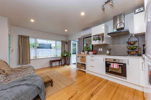 1/2 Earl Road Titirangi_4