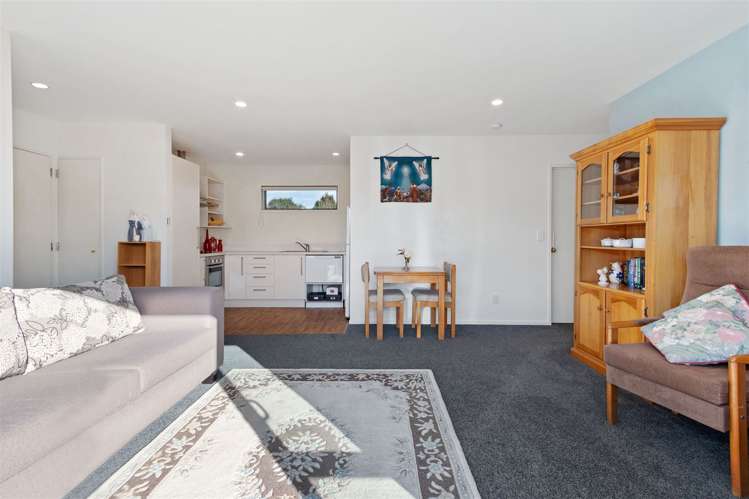 6 Woodham Courts Linwood_5