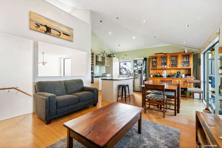 2/274 Glamorgan Drive Northcross_4