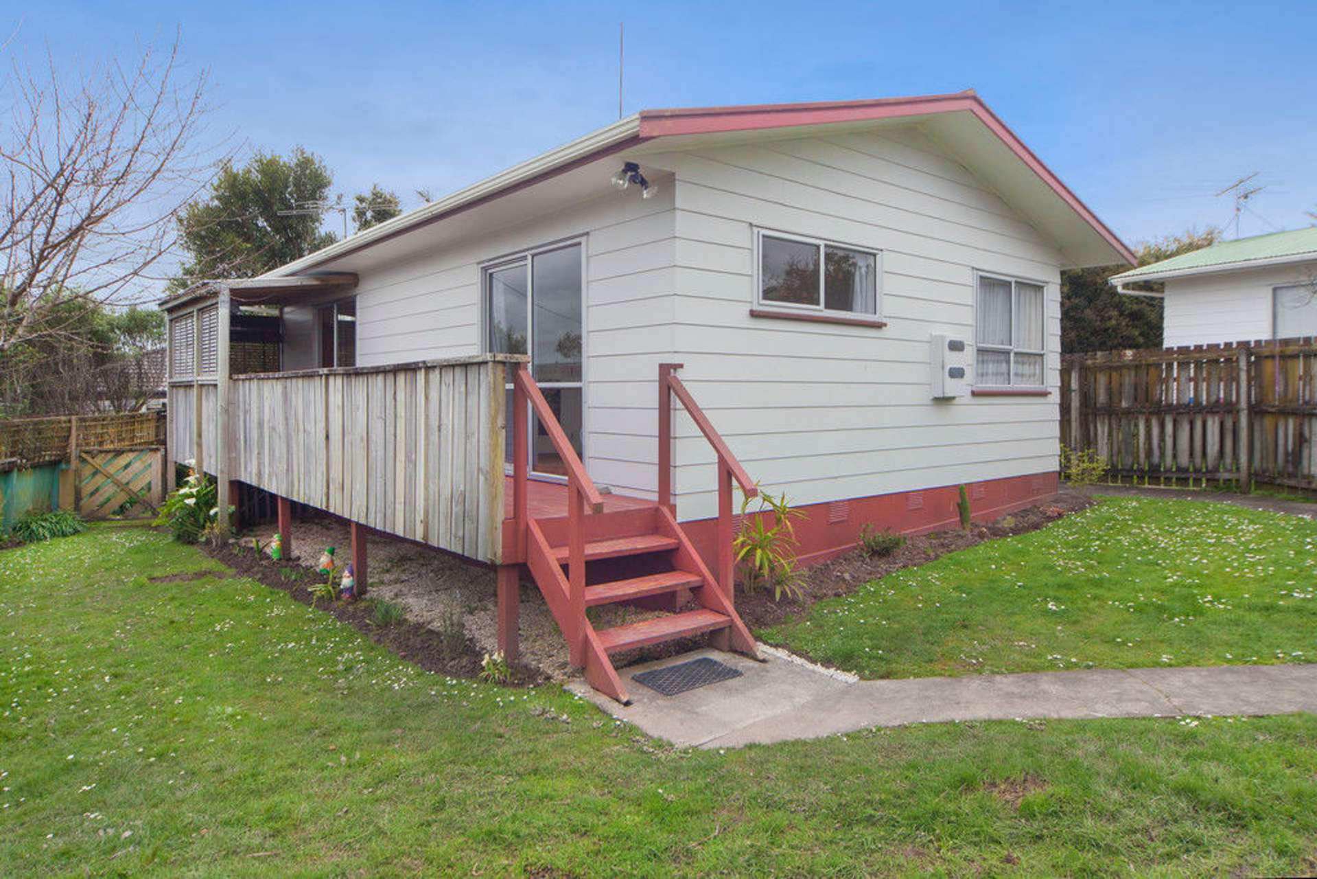 2/55 Mcleod Road Te Atatu South_0