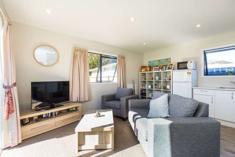 8 Crocombe Crescent Beach Haven_13