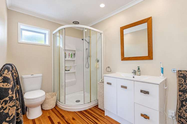 3/2 Chilton Place Mellons Bay_17
