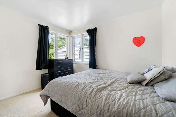 12 Amberley Avenue Te Atatu South_13