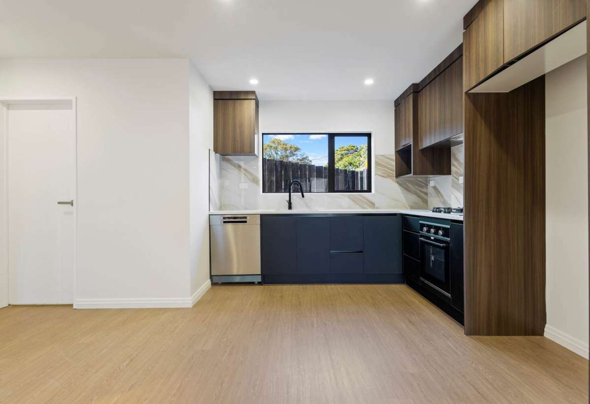 2 & 3/142 Great South Road_3