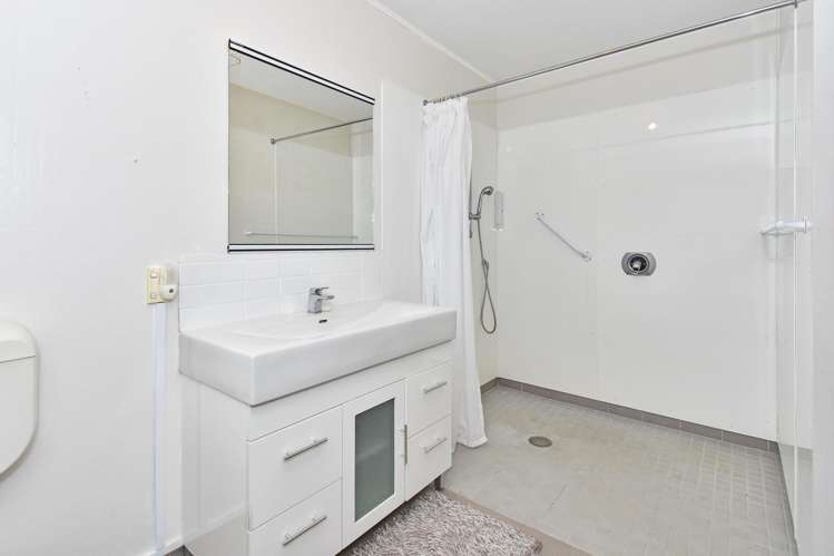 5/151 Kitchener Road Pukekohe_8