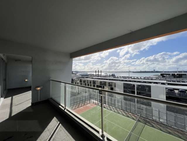 Scene  One/2 Beach Road 10015_4