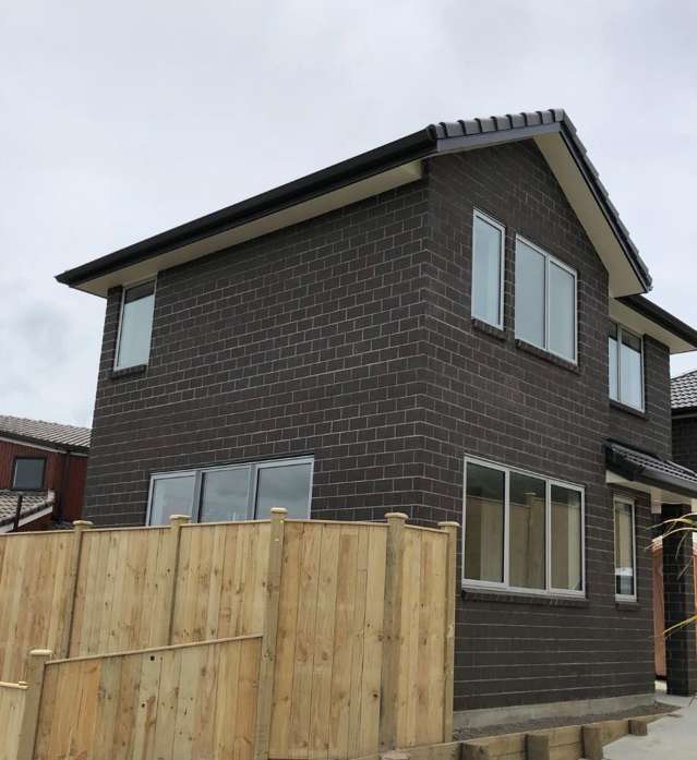 3 Bed stand alone Townhouse with internal garage and front courtyard