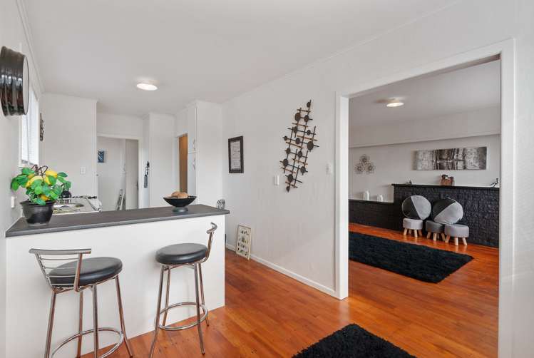 70 Vodanovich Road Te Atatu South_1