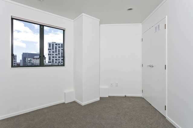 12D/6 Whitaker Place City Centre_3