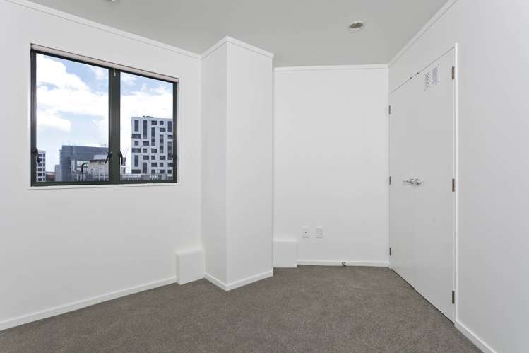 12D/6 Whitaker Place City Centre_3