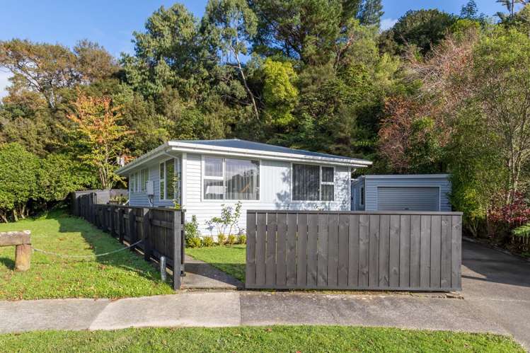 9 Harold Grove Stokes Valley_21