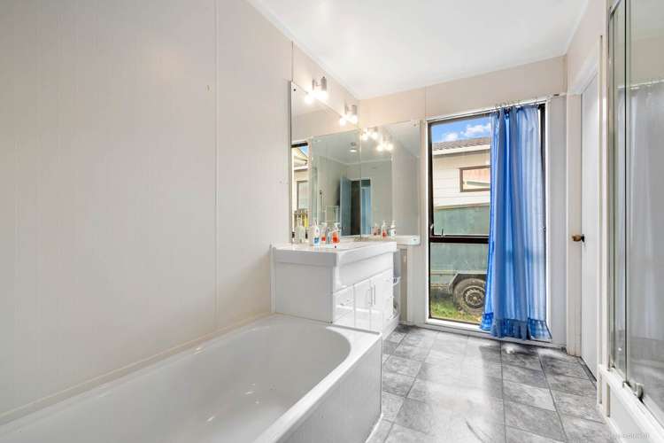 27 Sunningdale Street Wattle Downs_14