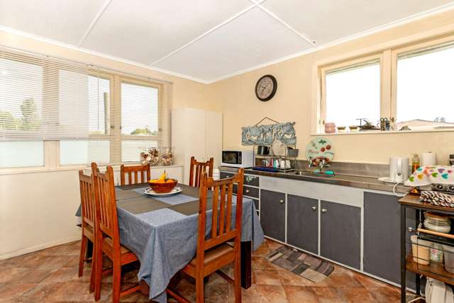 35 Monkhouse Street Tolaga Bay_2